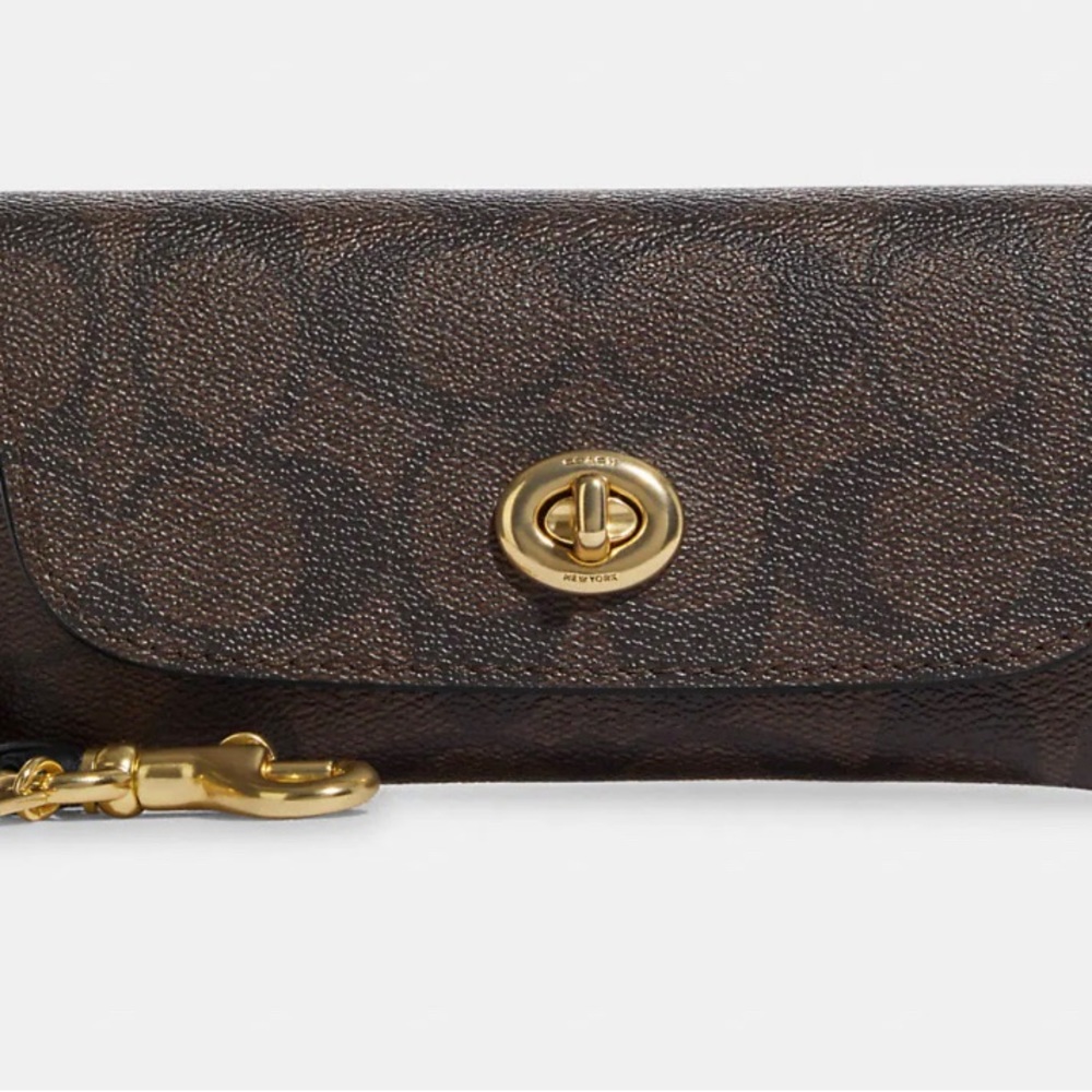 Sunglass Case In Signature Canvas
gold /brown /black